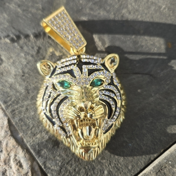 Striking Iced Out Rhinestone & Enamel Green Eyed TIGER Pendant Gold Necklace - Picture 9 of 11